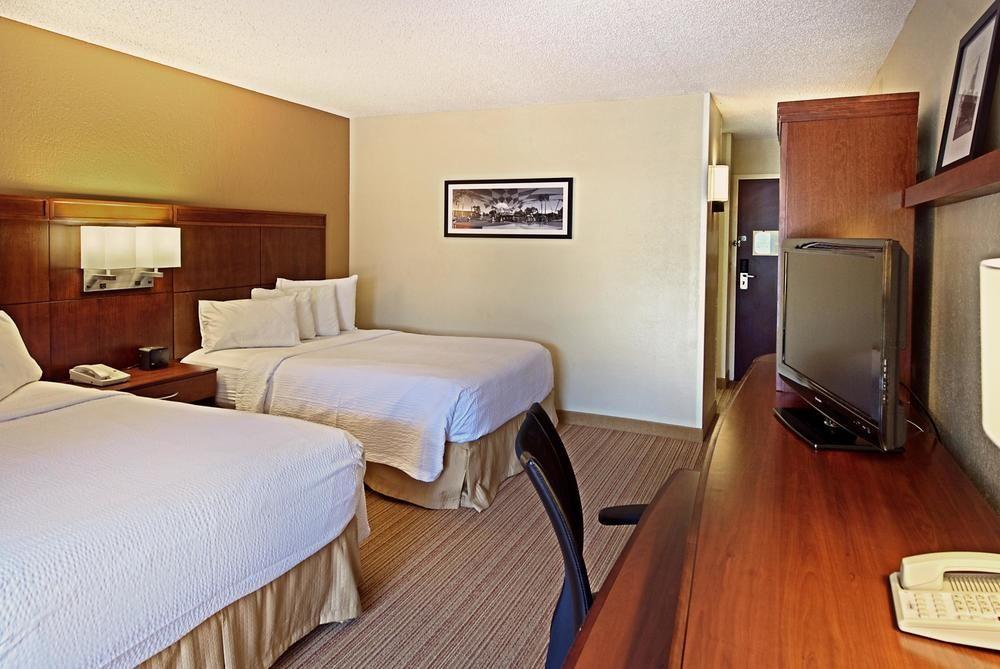 Courtyard By Marriott Orlando Lake Buena Vista At Vista Centre Bagian luar foto