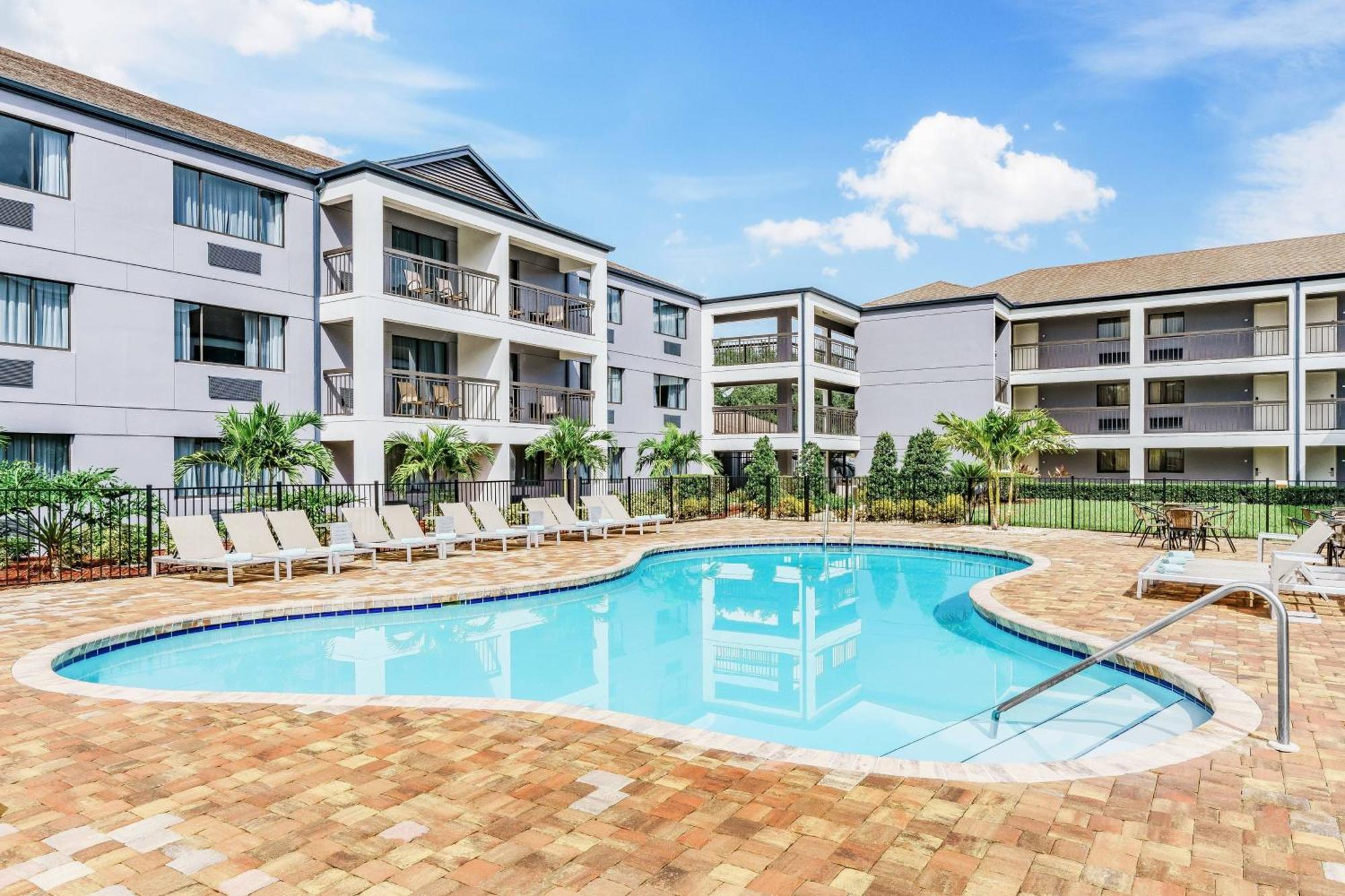 Courtyard By Marriott Orlando Lake Buena Vista At Vista Centre Bagian luar foto