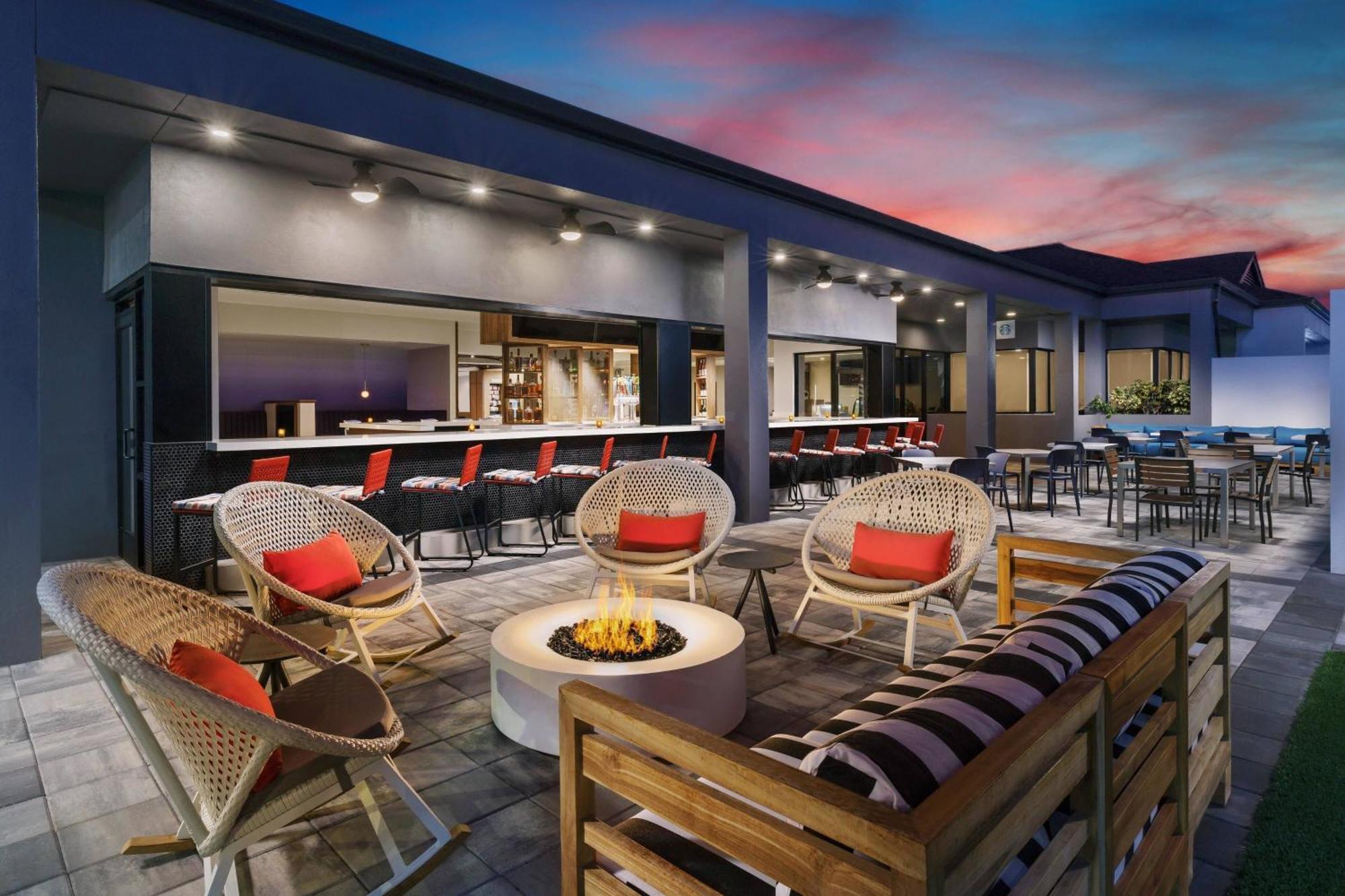 Courtyard By Marriott Orlando Lake Buena Vista At Vista Centre Bagian luar foto