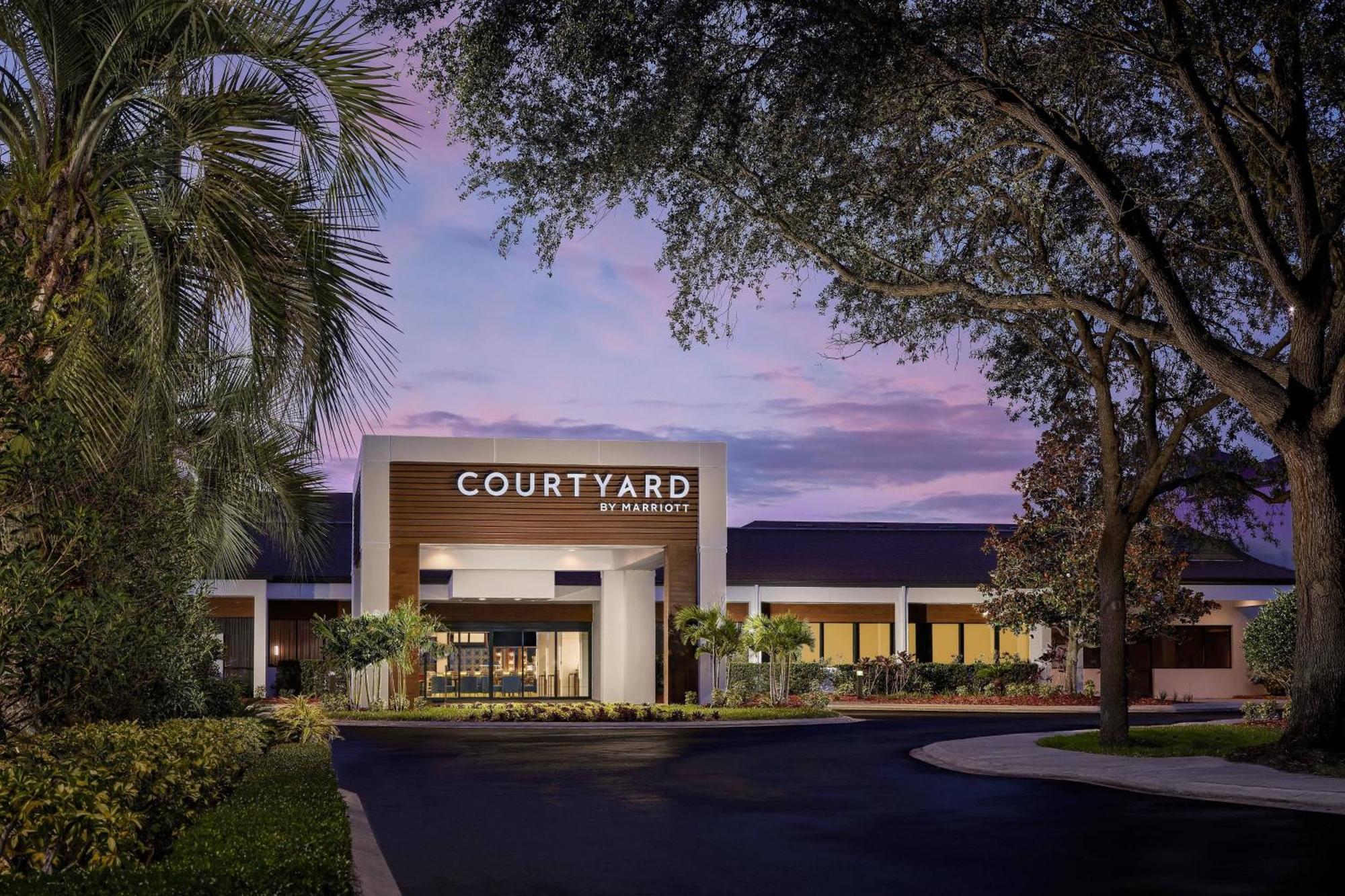 Courtyard By Marriott Orlando Lake Buena Vista At Vista Centre Bagian luar foto